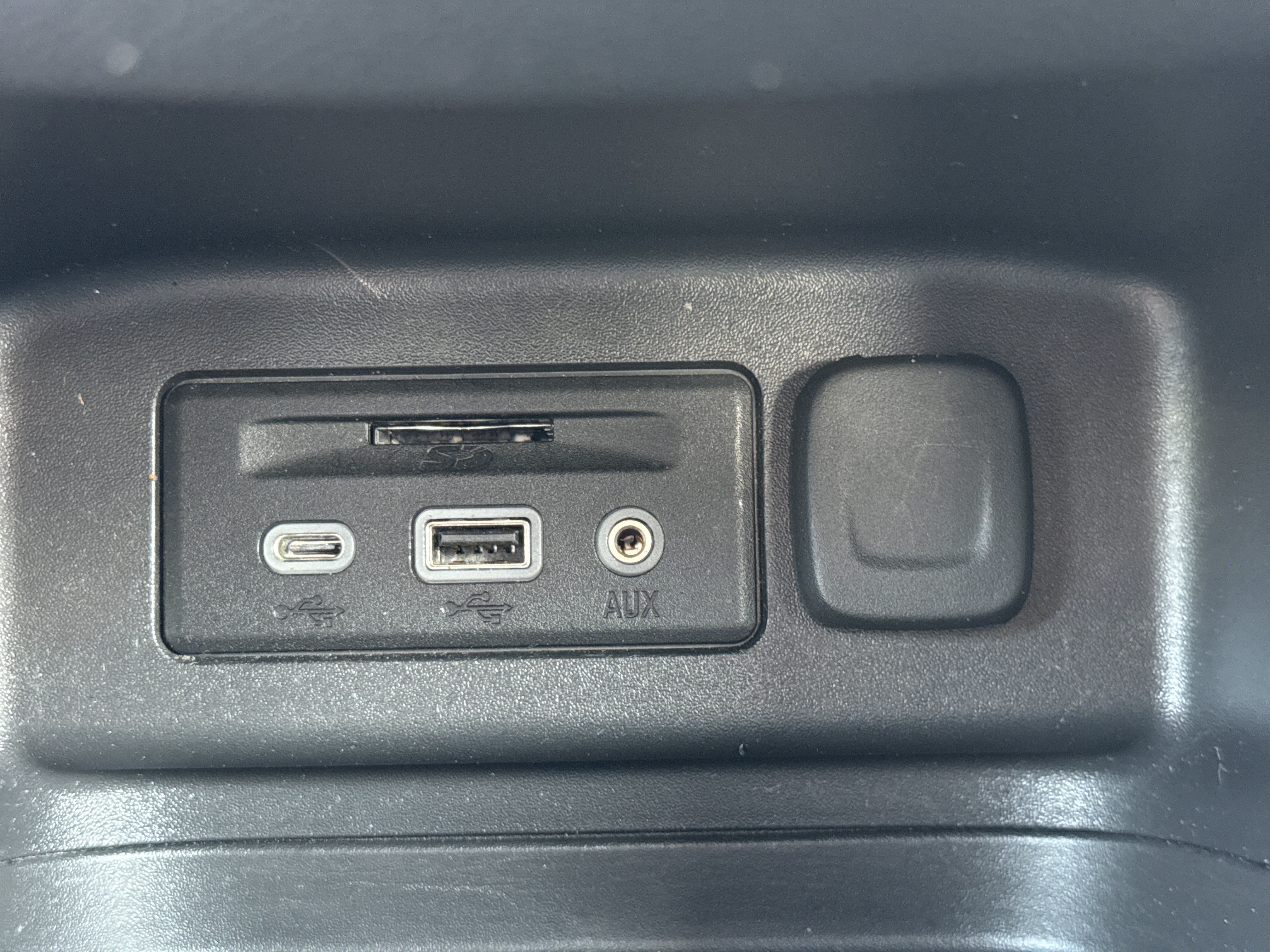 Used 2024 Chevrolet Equinox LT AWD/4WD image 25