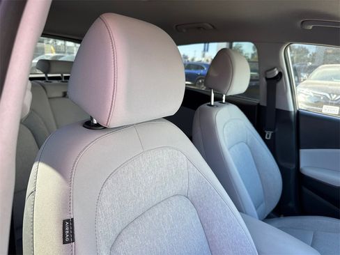 Used 2023 Hyundai Kona SE w/ Cargo Package image 8