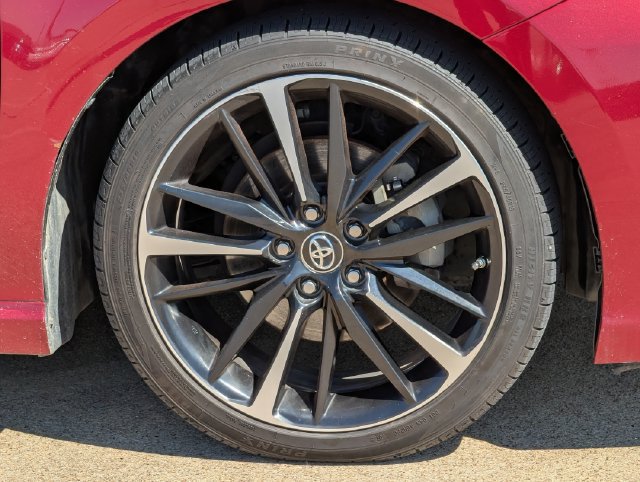 Used 2018 Toyota Camry XSE FWD image 9