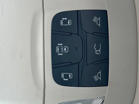 Used 2023 Chrysler Pacifica Touring-L FWD image 38
