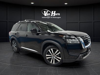 Used 2025 Nissan Pathfinder Platinum w/ Cargo Package