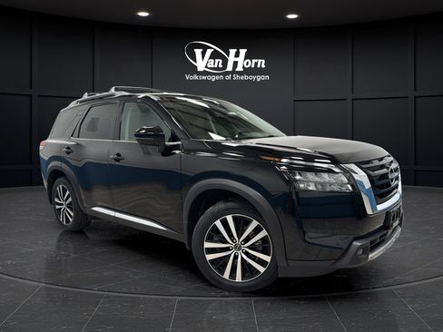 Used 2025 Nissan Pathfinder Platinum w/ Cargo Package AWD/4WD image 1