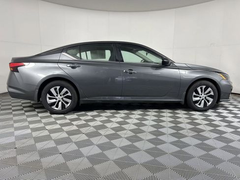 Used 2025 Nissan Altima 2.5 S FWD image 6