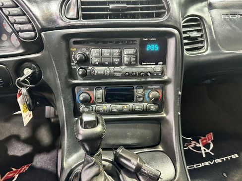 Used 2002 Chevrolet Corvette Coupe w/ Preferred Equipment Group2 RWD image 13