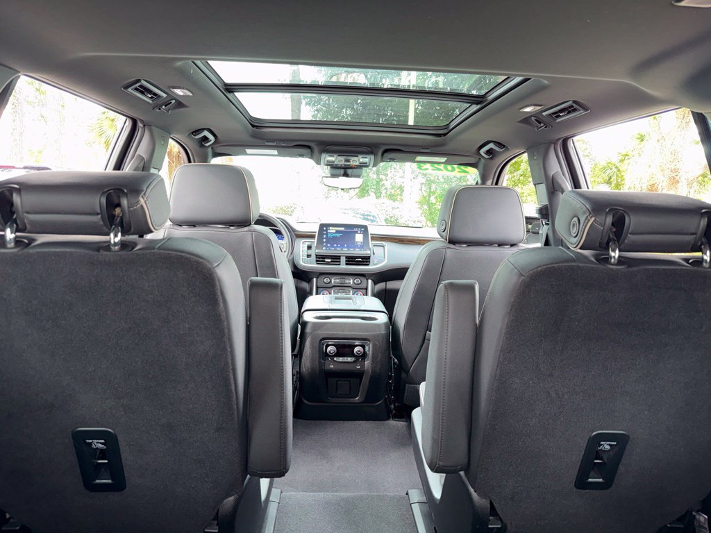 Used 2023 Chevrolet Tahoe Premier w/ Premium Package 2 AWD/4WD image 15
