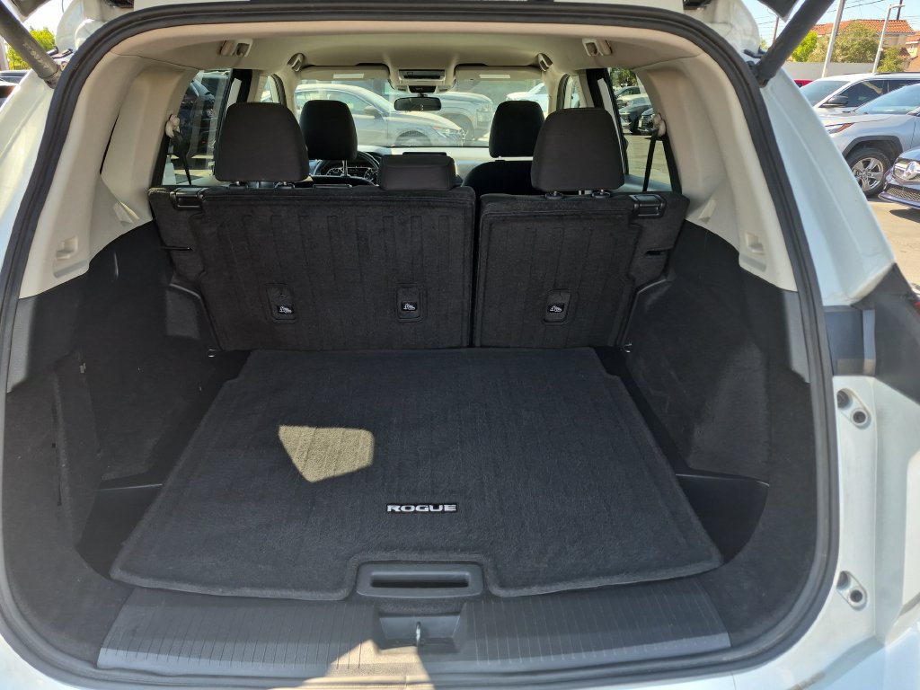 Certified 2025 Nissan Rogue SV FWD image 29