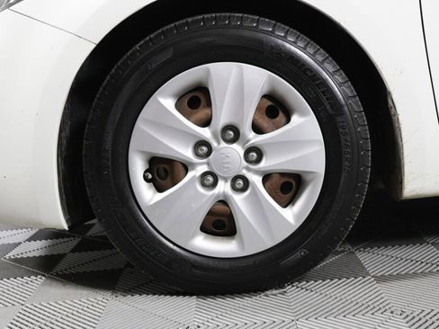 Used 2016 Kia Forte LX image 9