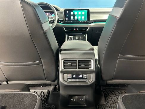 Used 2024 Volkswagen Atlas Peak Edition SE AWD/4WD image 37