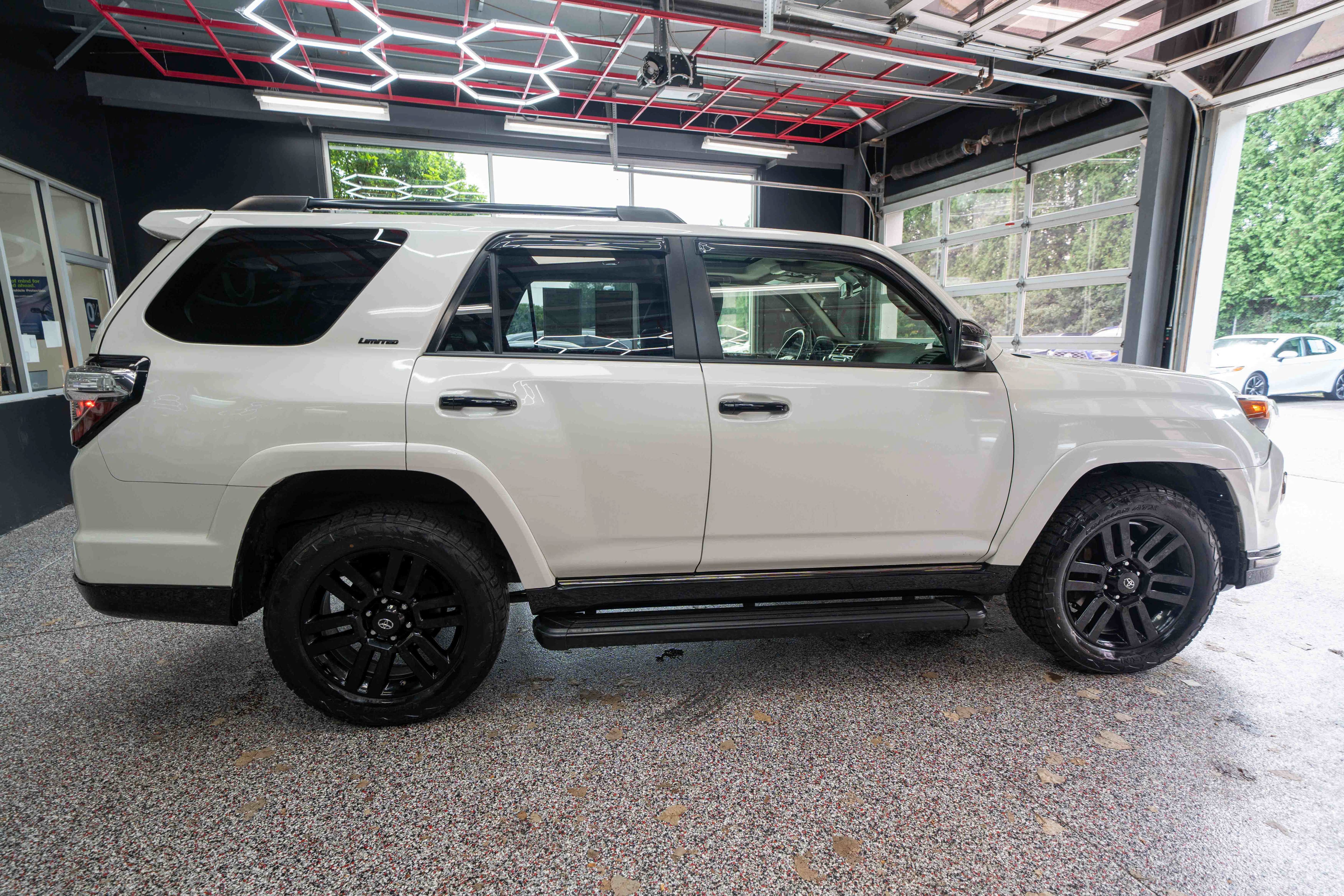Used 2019 Toyota 4Runner Limited AWD/4WD image 4