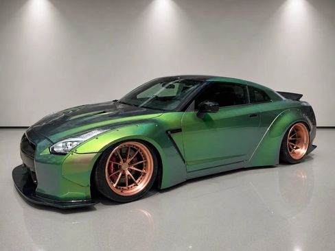 Used 2014 Nissan GT-R Black Edition AWD/4WD image 9