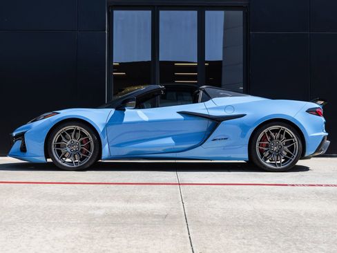 Used 2025 Chevrolet Corvette Z06 w/ Stealth Interior Trim Package RWD image 10