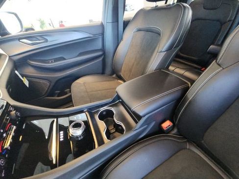 New 2025 Jeep Grand Cherokee Altitude image 36