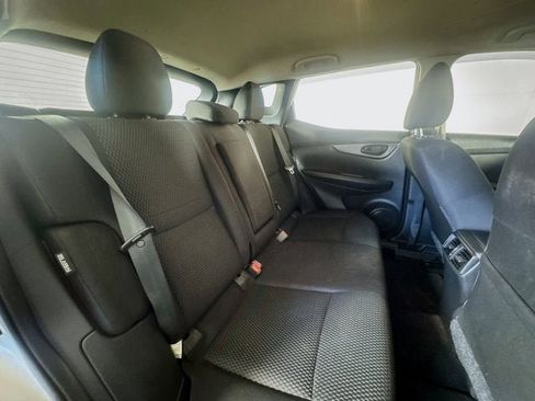 Used 2020 Nissan Rogue Sport S image 21