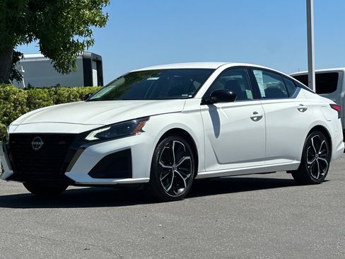 Certified 2024 Nissan Altima 2.5 SR FWD image 8