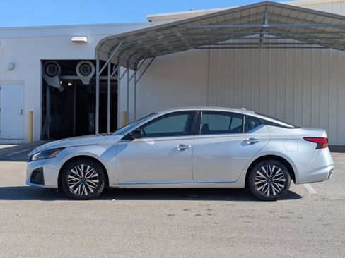 Used 2024 Nissan Altima 2.5 SV image 8