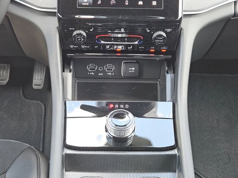 New 2025 Jeep Grand Cherokee 4WD image 17