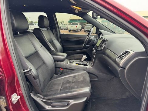 Used 2022 Jeep Grand Cherokee Laredo X AWD/4WD image 24