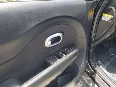Used 2017 Kia Soul w/ Convenience Package FWD image 19
