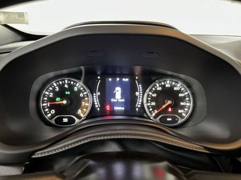 Used 2020 Jeep Renegade Latitude FWD image 12