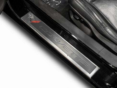 Used 2019 Chevrolet Corvette Stingray Coupe w/ Carbon Flash Badge Package image 60