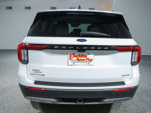 Used 2025 Ford Explorer Active w/ Active Comfort Package AWD/4WD image 8