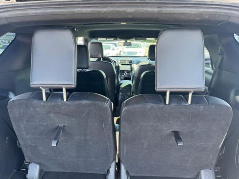 Used 2018 Ford Explorer Limited image 11