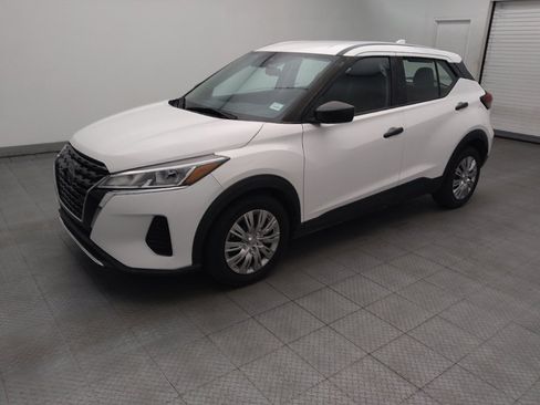 Used 2021 Nissan Kicks S FWD image 2