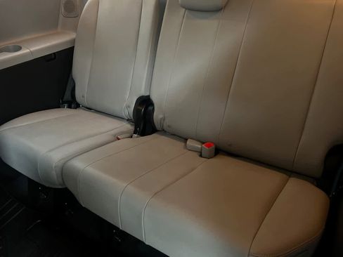 Certified 2019 Toyota Sienna Limited image 16