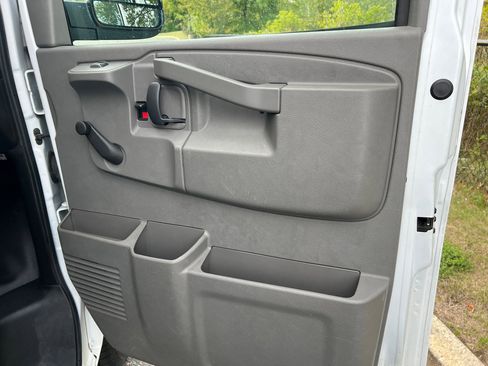 Used 2018 Chevrolet Express 2500 image 11