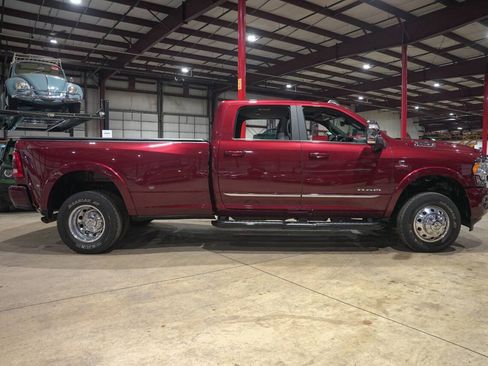 Used 2024 RAM 3500 Limited AWD/4WD image 10