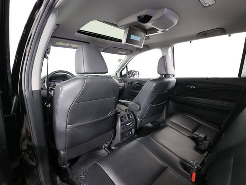 Used 2019 Honda Pilot Touring image 14
