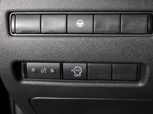 Certified 2023 Nissan Rogue SV FWD image 24