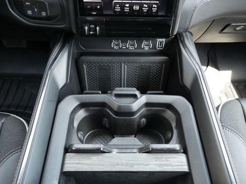 Used 2025 RAM 2500 Limited AWD/4WD image 27