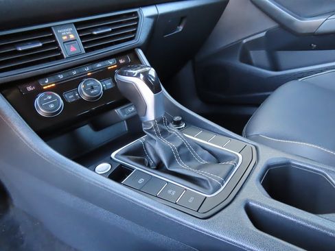 Used 2024 Volkswagen Jetta SE image 16