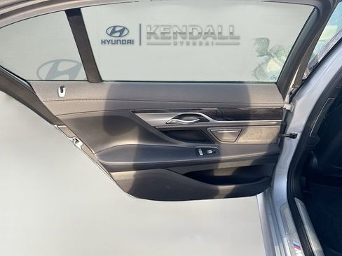 Used 2019 BMW 750i w/ M Sport Package image 25