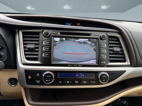 Used 2018 Toyota Highlander XLE AWD/4WD image 19