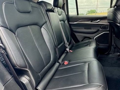 Used 2022 Jeep Grand Cherokee Limited AWD/4WD image 15