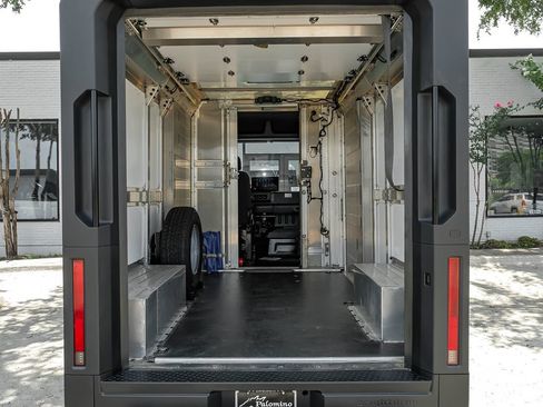 Used 2024 Chevrolet Brightdrop 400 w/ Commercial Equipment Package AWD/4WD image 30