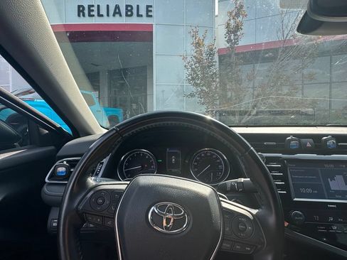 Used 2020 Toyota Camry SE w/ Convenience Package FWD image 17
