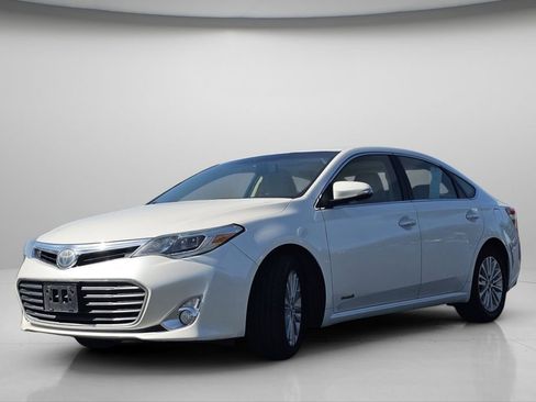Used 2014 Toyota Avalon Limited w/ Technology Package FWD image 21