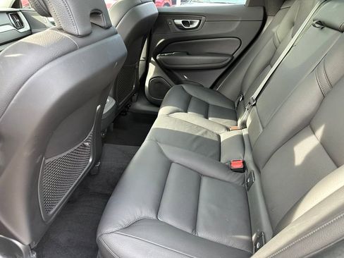 Used 2025 Volvo XC60 B5 Plus image 19