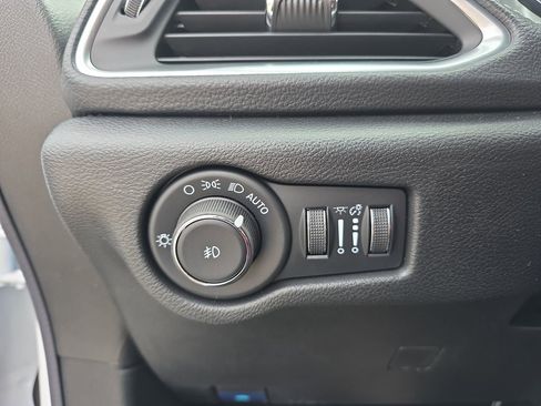 New 2026 Chrysler Pacifica Limited w/ Uconnect Theater Family Group image 29