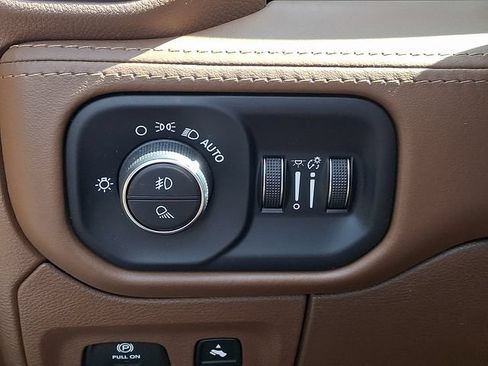 Used 2022 RAM 1500 Limited AWD/4WD image 25
