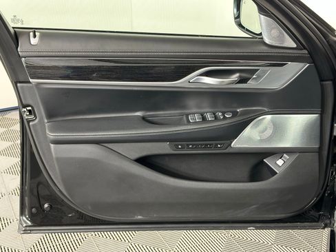 Used 2021 BMW 750i xDrive w/ Luxury Rear Seating Package image 40