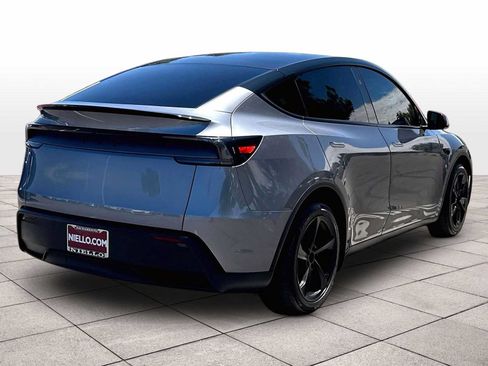 Used 2026 Tesla Model Y 2WD image 14