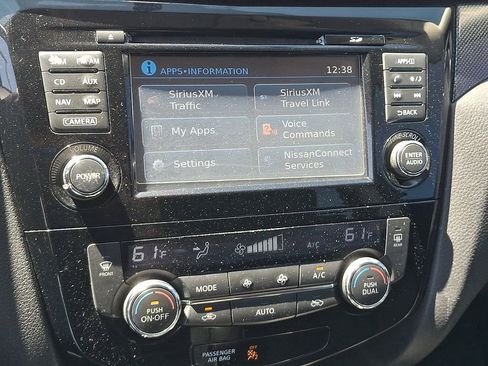 Used 2016 Nissan Rogue SL w/ SL Premium Package image 17