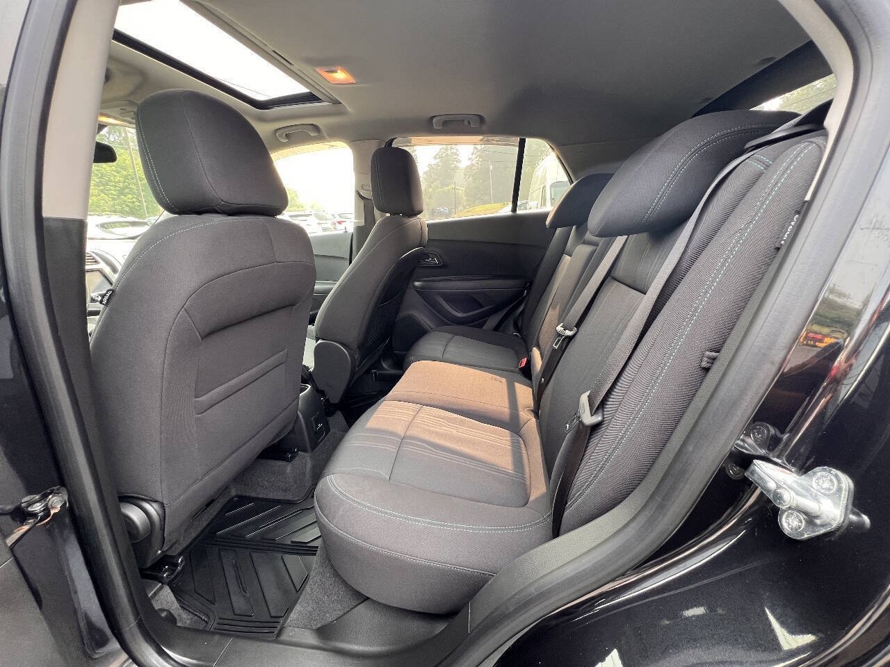 Used 2016 Chevrolet Trax LT w/ LT Sun and Sound Package AWD/4WD image 24