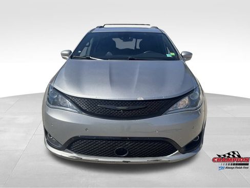Used 2019 Chrysler Pacifica Touring-L Plus image 11