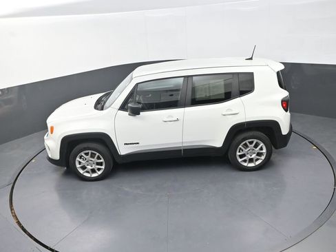 Used 2023 Jeep Renegade Latitude AWD/4WD image 18