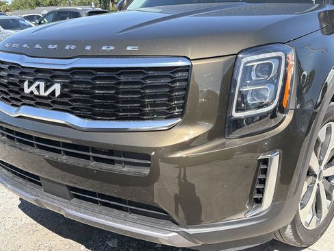 Certified 2022 Kia Telluride EX w/ EX Premium Package AWD/4WD image 4